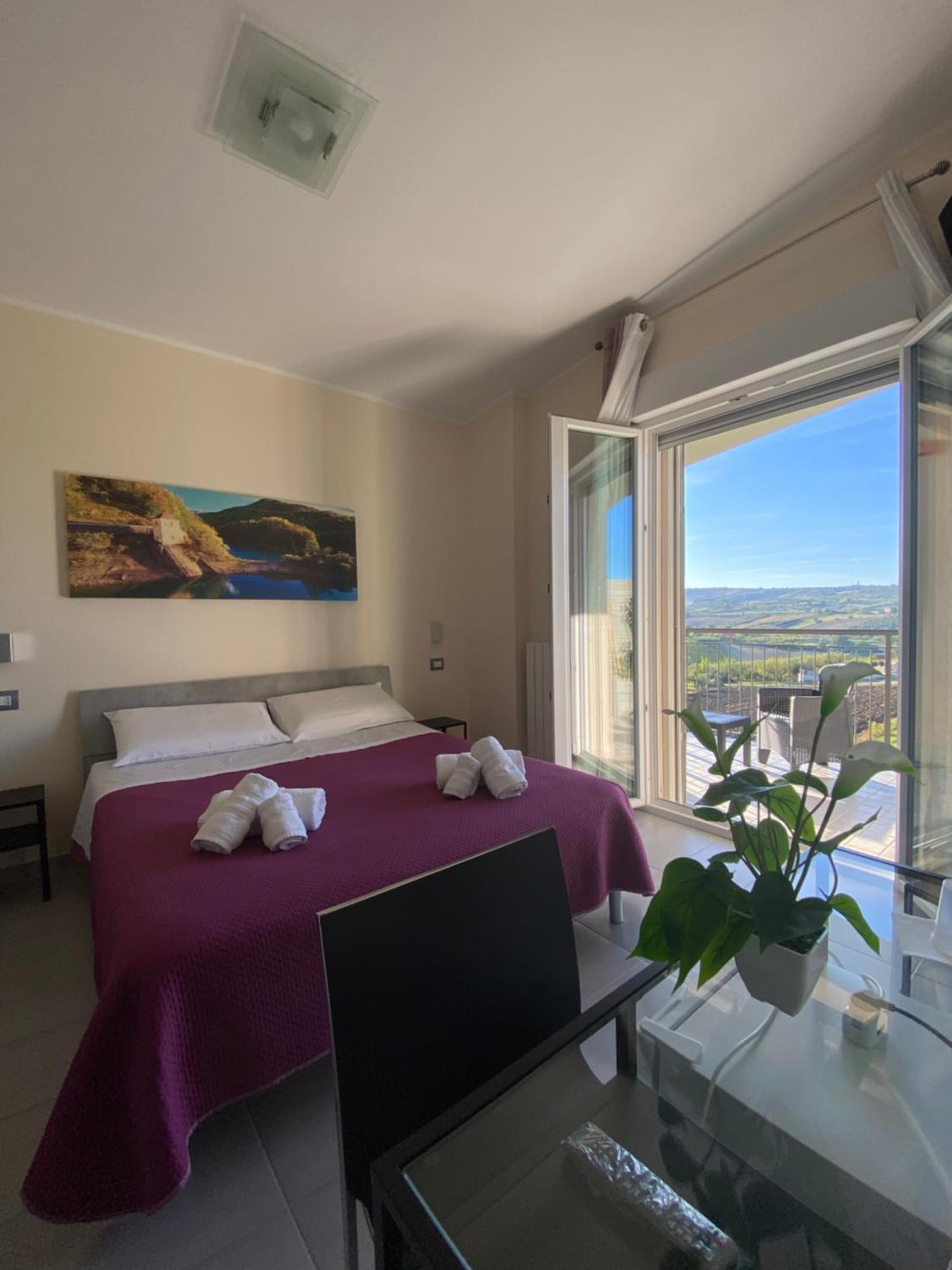 Colline Del Sole Bed & Breakfast San Salvo Bagian luar foto