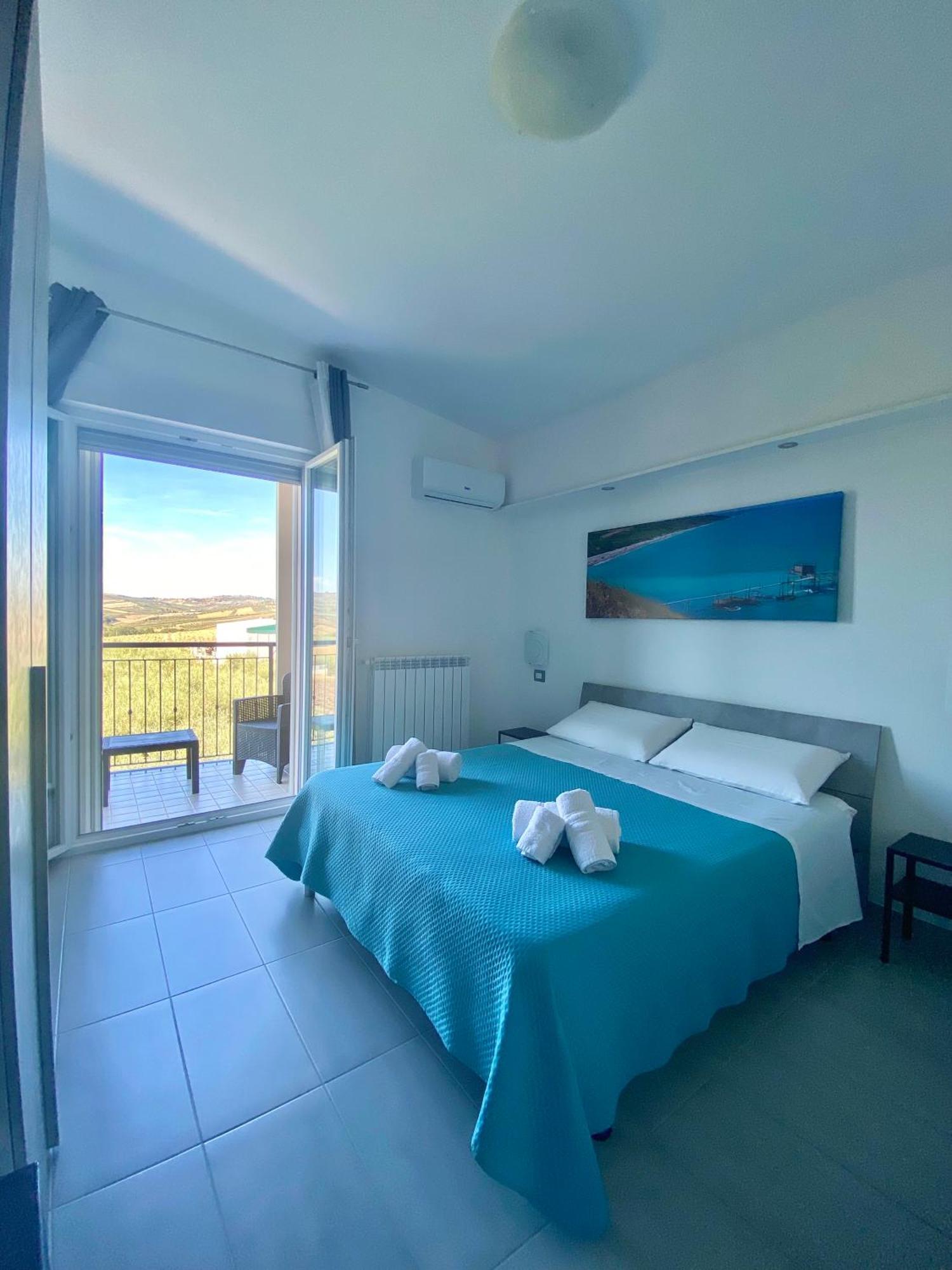 Colline Del Sole Bed & Breakfast San Salvo Bagian luar foto